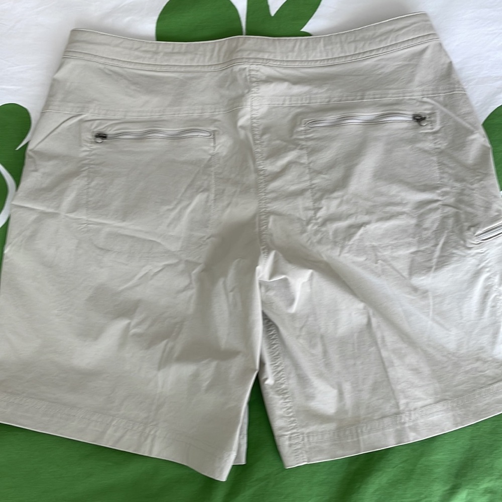 LL Bean khaki shorts - Picture 7 of 10